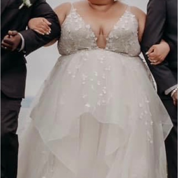 Lillian West Wedding Dress - Picture 4 of 10